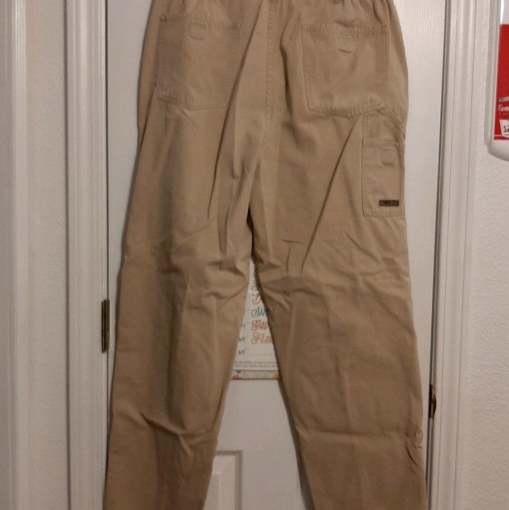 EUC, Magellan Sportswear pant. Size 32x32.